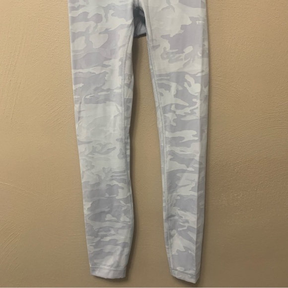 Lululemon Wunder Under High-Rise Tight 25" *Luxtreme Size 2 White Camo W5CQUS - Picture 4 of 13